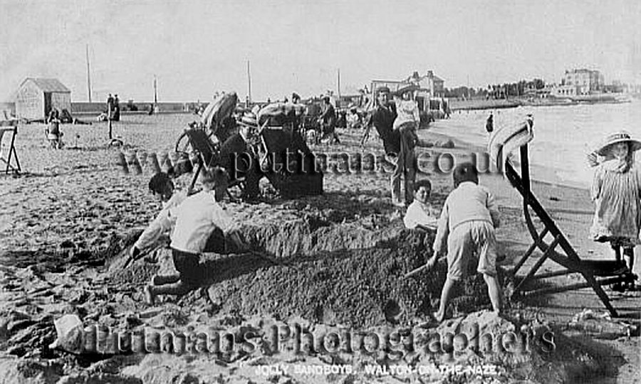 Ref 1184 Jolly Sandboys Albion Beach