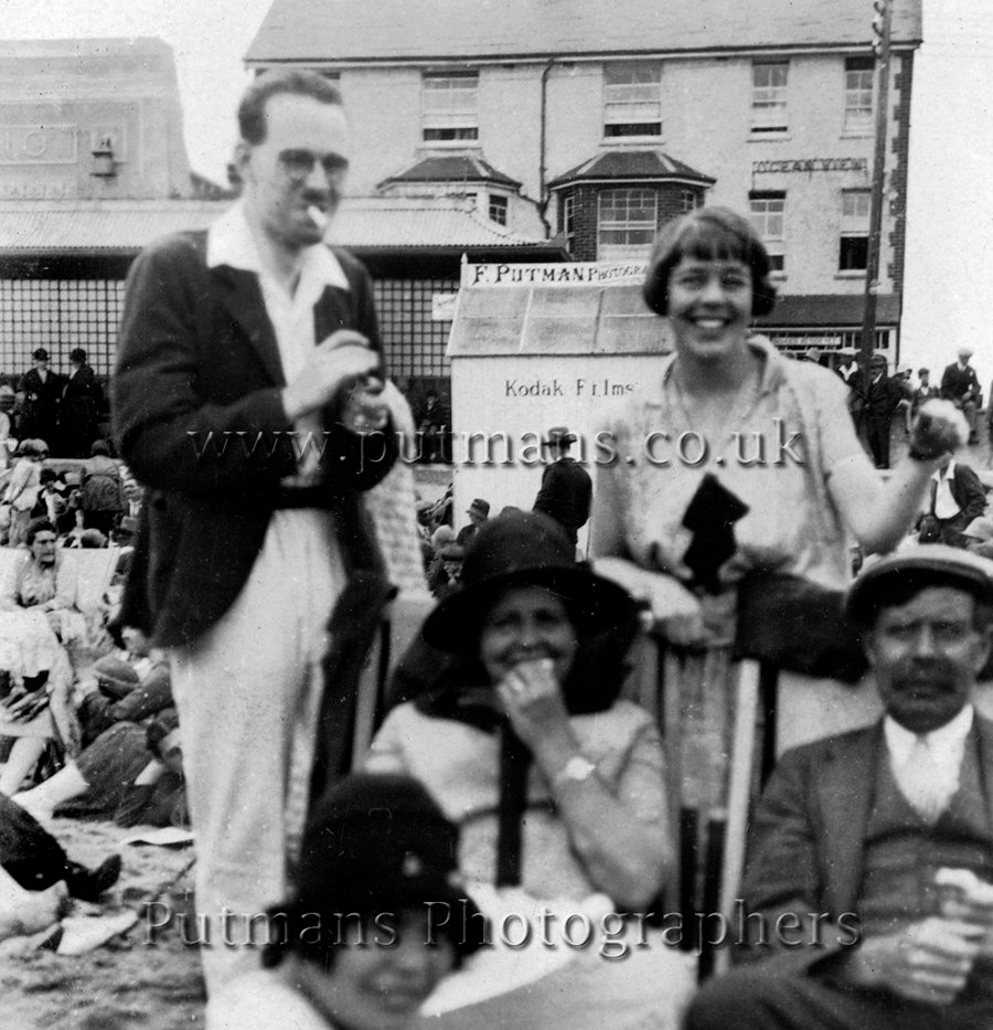 Ref 1290 Albion beach showing Frank Putman's photo hut in background c1926