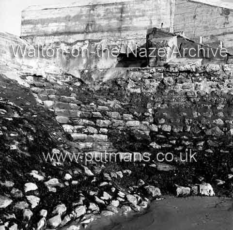 Ref 1765 Steps to beach by Albion Breakwater 1949