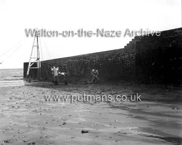 Ref 1908 Repairing the Albion Breakwater c1960