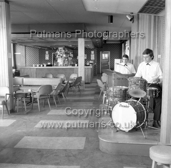 Ref 2454 Albion Hotel 28th Aug 1970