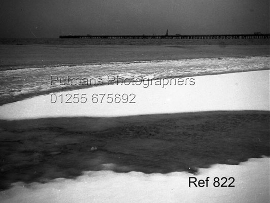 Ref 822 Beach under snow 1952