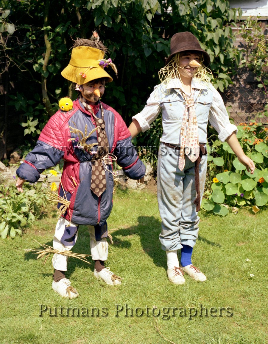 Vicky Frost & Celine Orlopp (Scarecrows)