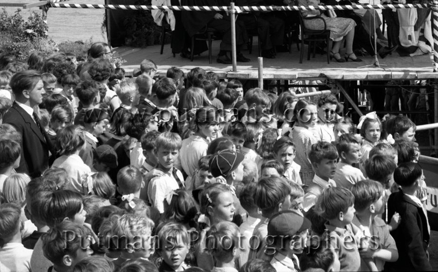 Ref 04 Det. The schoolchildren inc Teacher Doug Barratt & Miss Cole (Mrs Boyd),