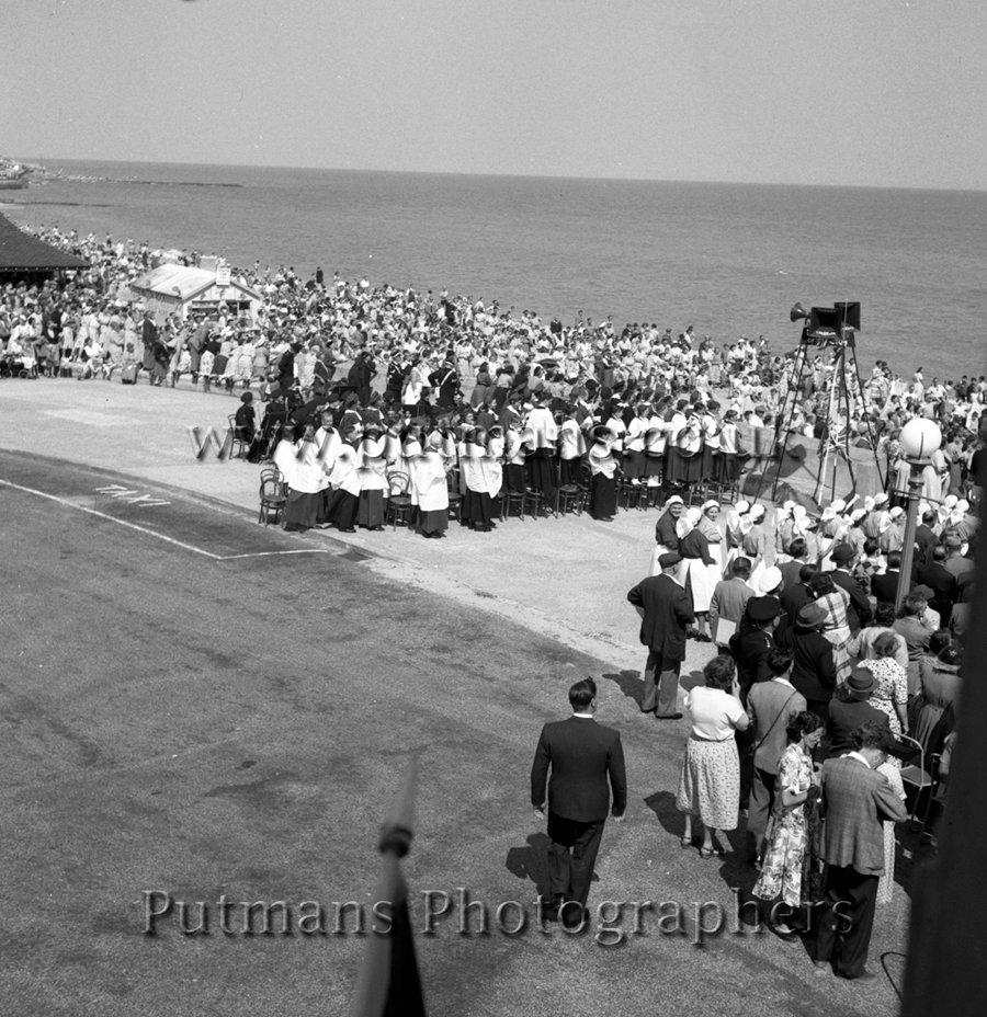 Ref 39 Waiting for the Duchess to leave the staging