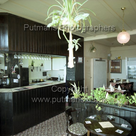 Ref 2400 Beachcomber Restaurant Nov 1984