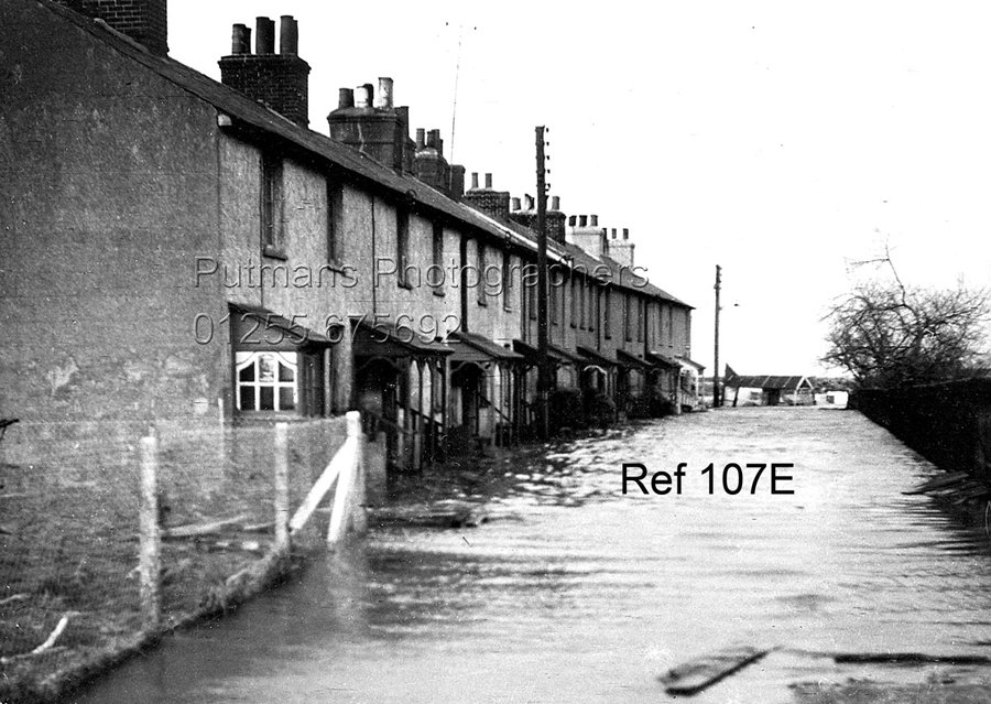 Ref 107E Canada Cottages