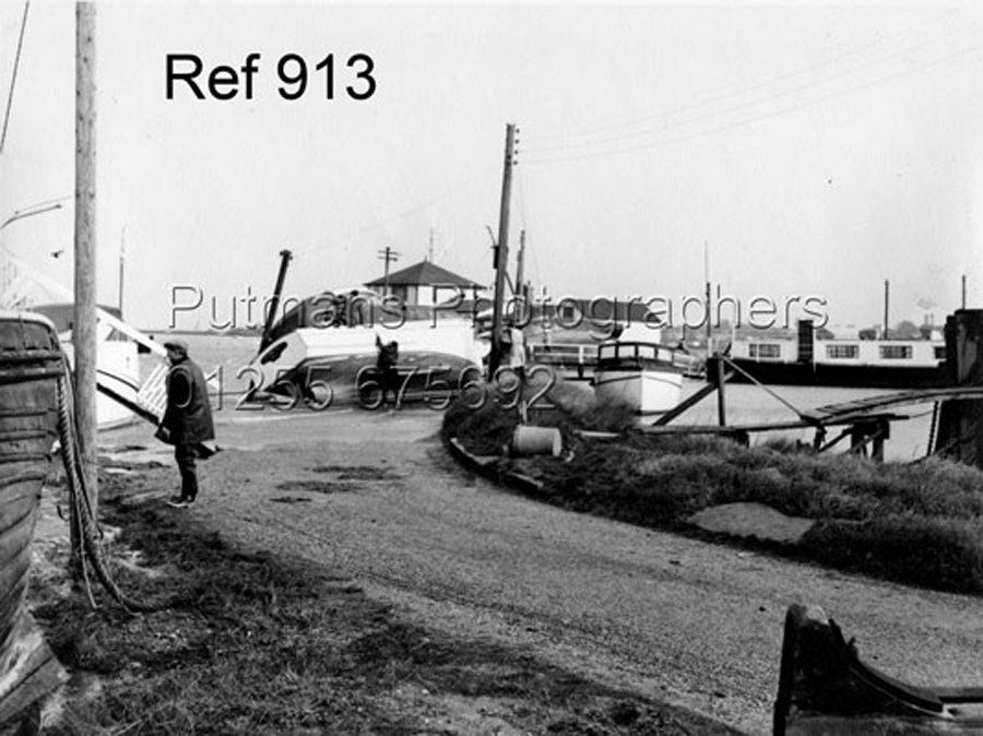 Ref 913 Yacht Club