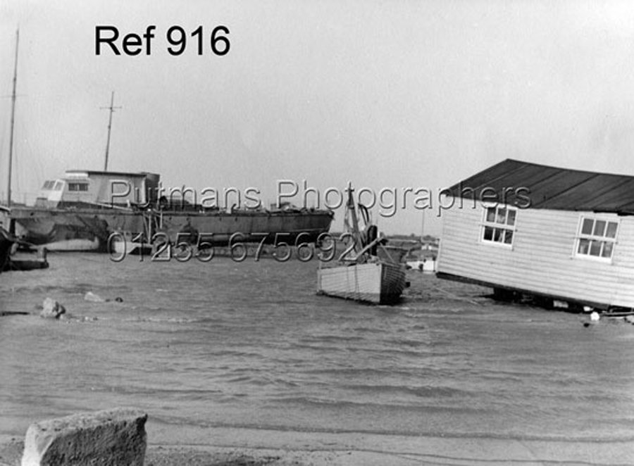 Ref 916 Houseboats Mill Lane