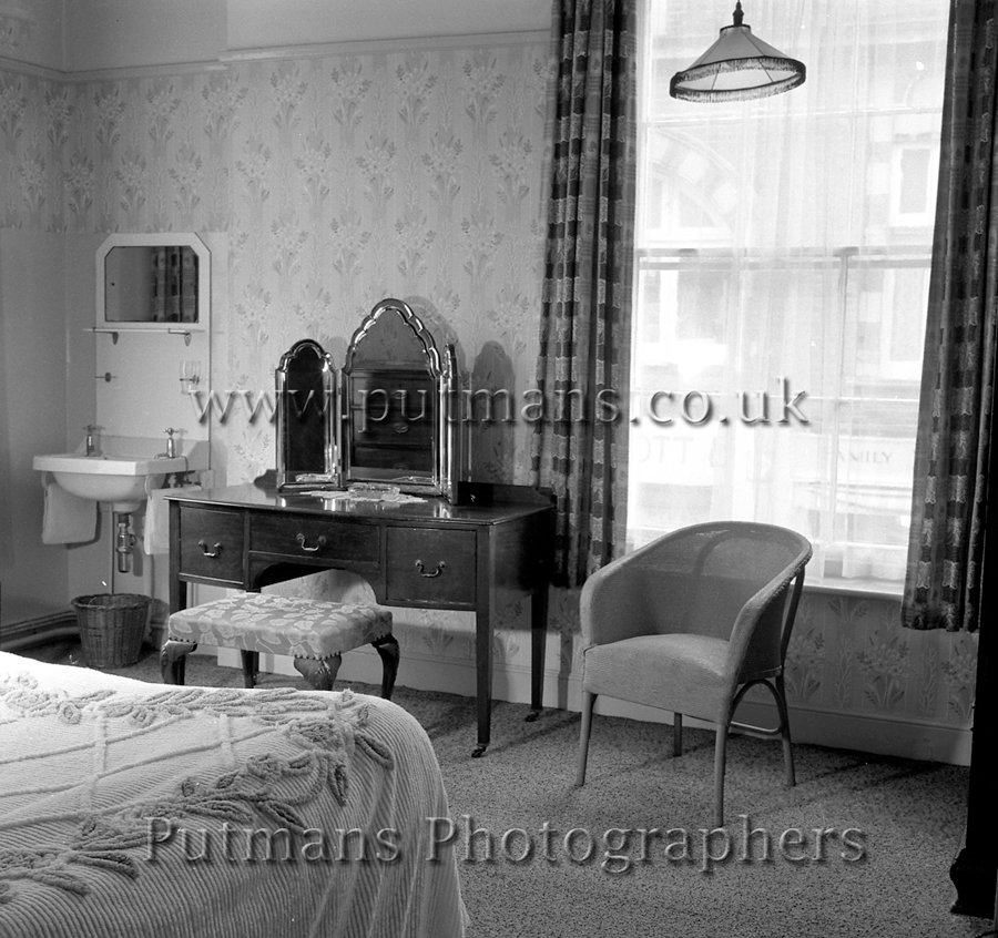 Ref 1252 The Portobello Hotel Bedroom 1963