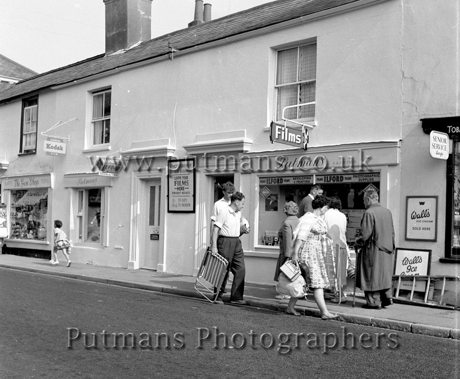 Ref 1258 Putmans Photographers shop 1962