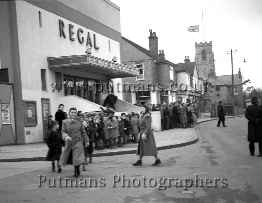 Ref 1260 Regal Cinema 8th Feb 1952. Schoolchildren led by Miss Cole