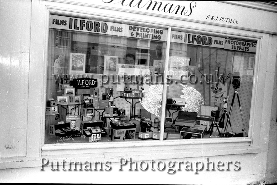 Ref 1392 Putmans Photographers shop exterior 1966