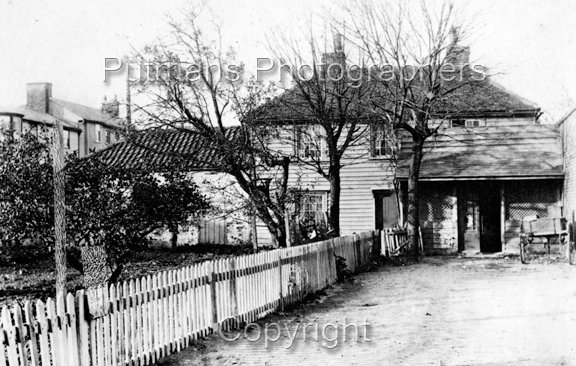 Ref 2133 Potter butchers shop at corner of Saville St. 1908