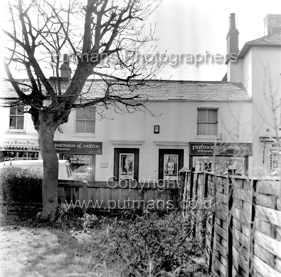 Ref 2397 Putmans shop 1985 pre decorating