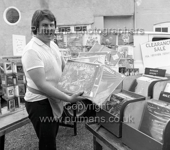 Ref 2431 Market trader July 1975