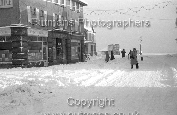 Ref 2514 High Street Albion 1958 Snow