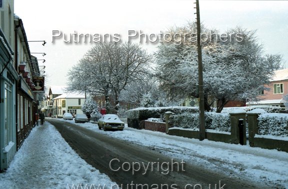 Ref 2544 High Street under snow 1985