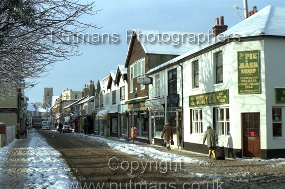 Ref 2546 High Street under snow 1985