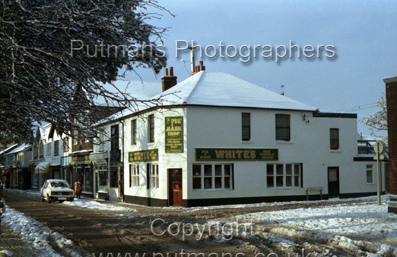 Ref 2548 Whites Eel Pie High Street snow 1985