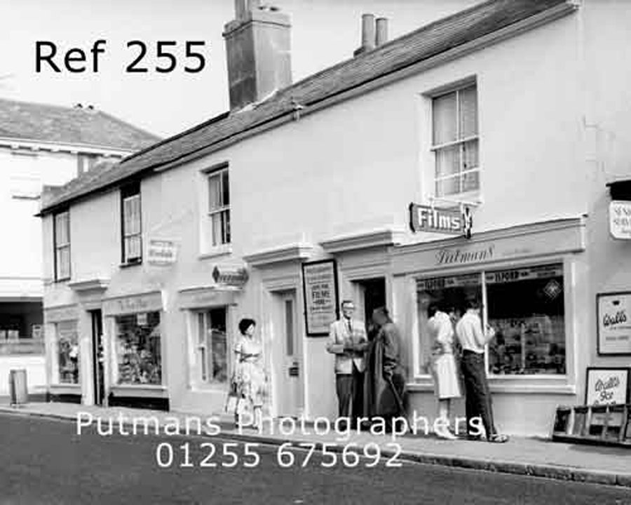 Ref 255 86 to 90 High Street Putmans shop