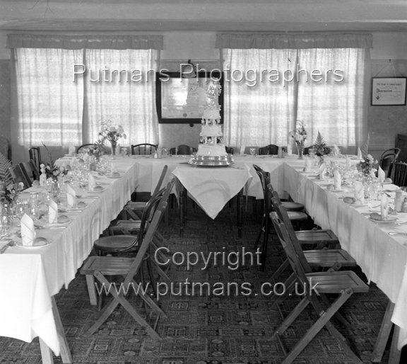 Ref 2706 Queens Head Dining Room 1949 Wedding