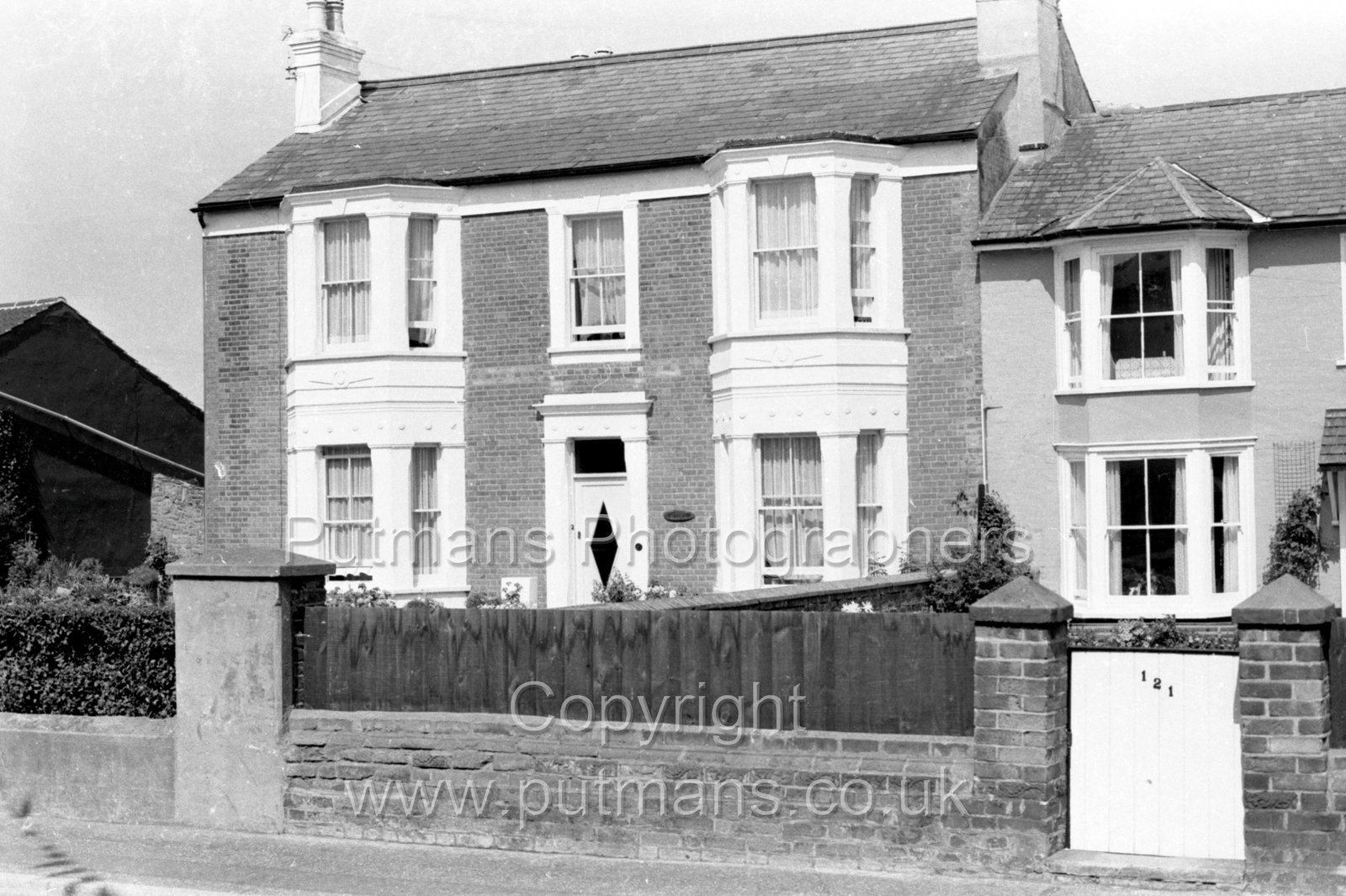 Ref 2946 119 & 121 High Street August 1982