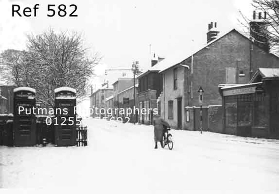 Ref 582 High Street Winter 1950