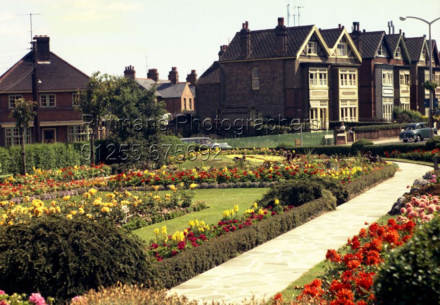 Ref 927 Gardens opp church