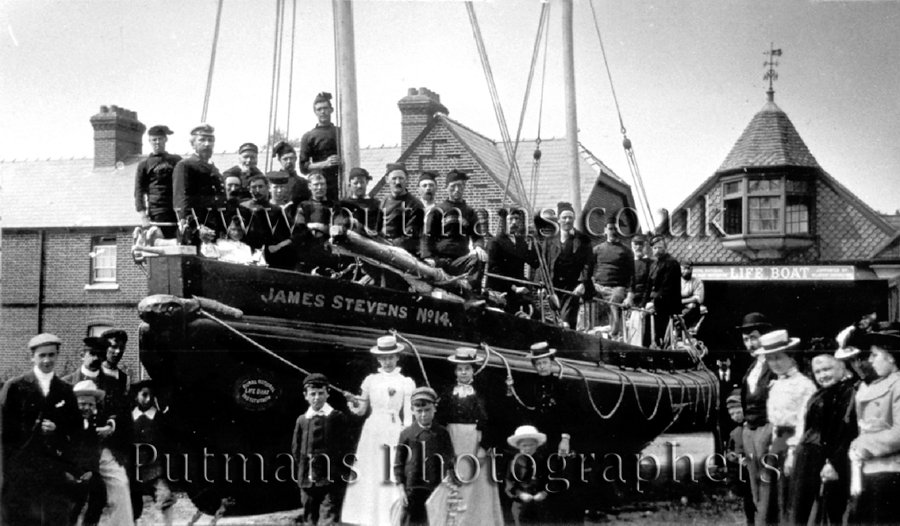Ref 1100 James Stevens No 14 & Crew