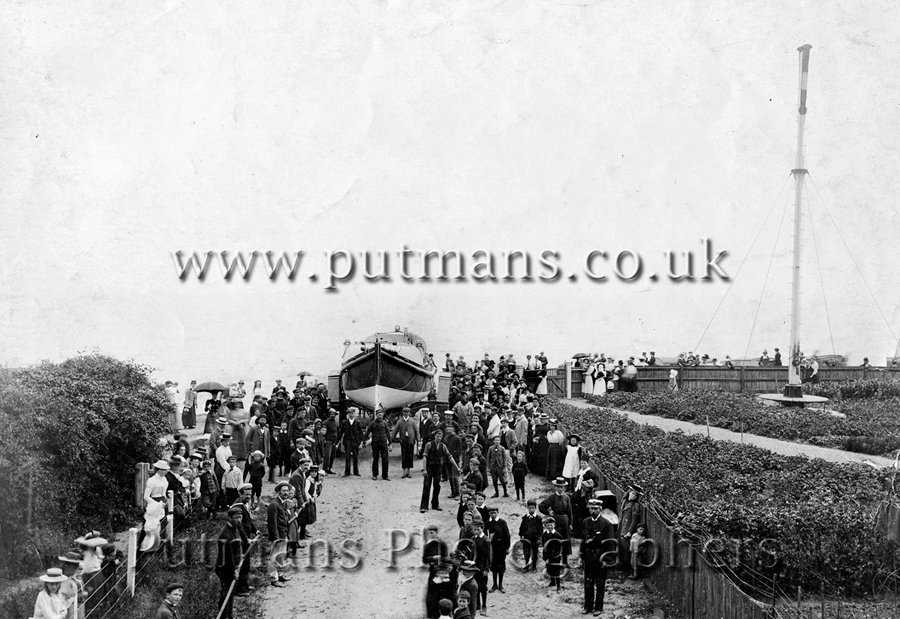 Ref 1131 Honourable Artillery Company c1891 pulling towards lifeboat house
