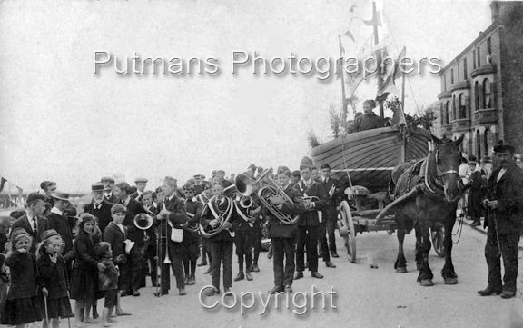 Ref 2645 Lifeboat Day Parade - Peter Bruff boarding boat