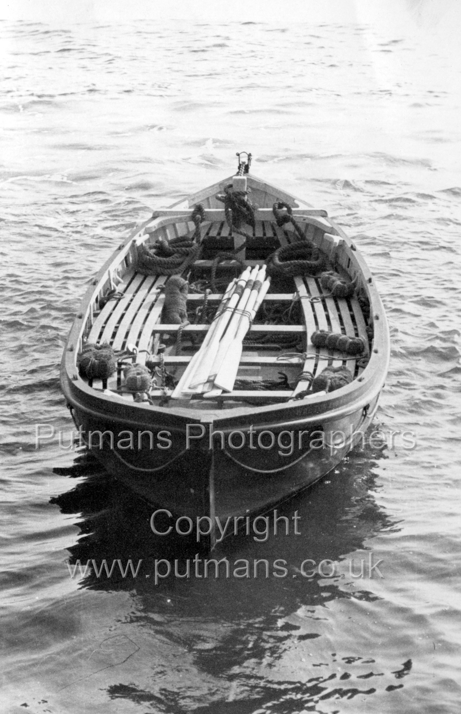 Ref 3045 Boarding boat c1945