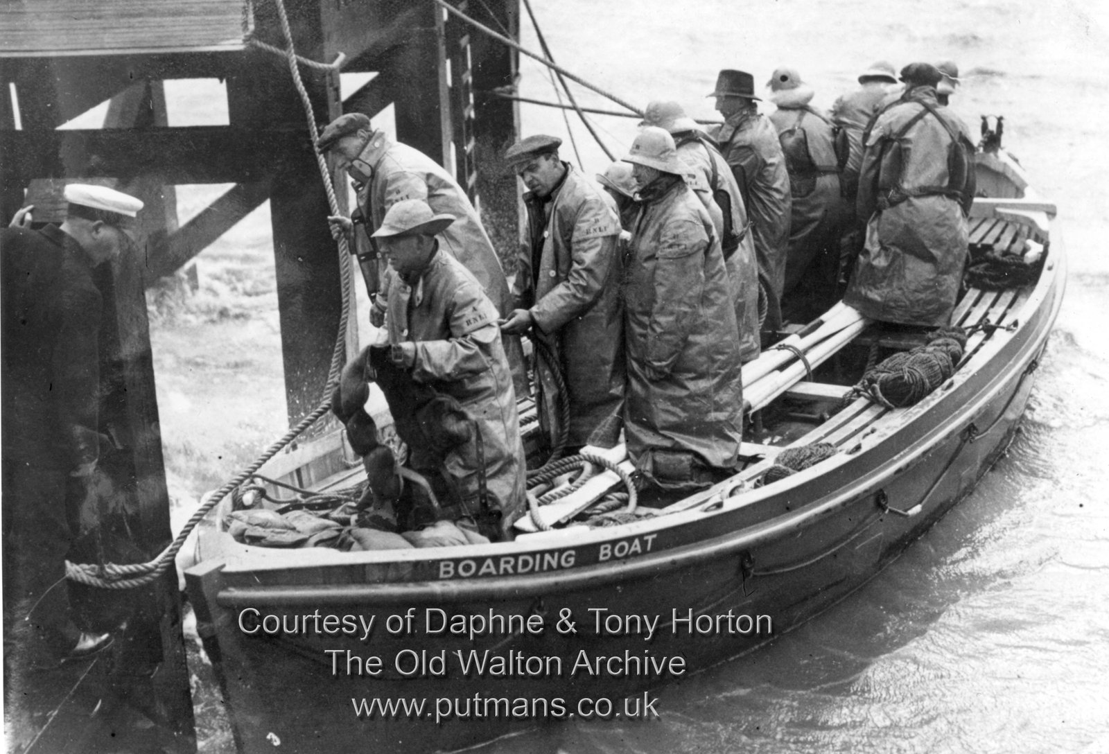 Ref 3221 Boarding boat