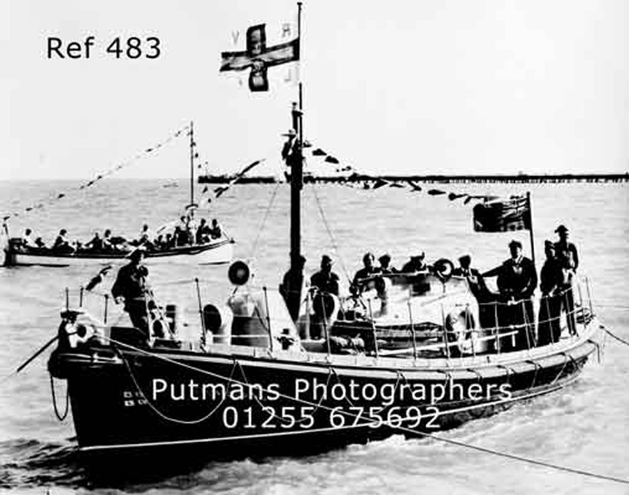 Ref 483 Edian Courtauld with Lady Kent in background