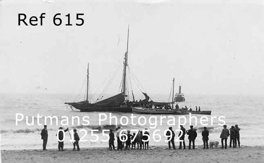 Ref 615a True to the Core assisting 'Valiant' at Naze 1910