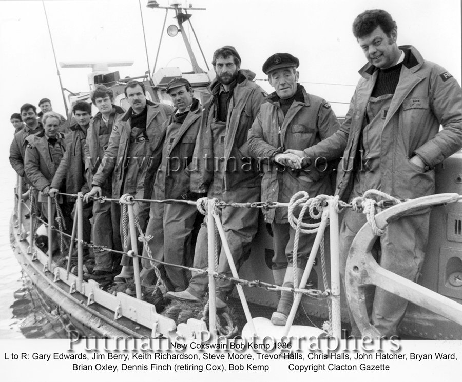 Ref LB013 Bob Kemp new coxn with crew 1986