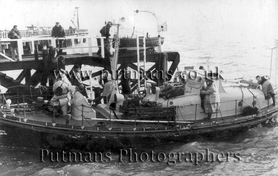 Ref LB024 Landing survivors from Ypapanti 1966