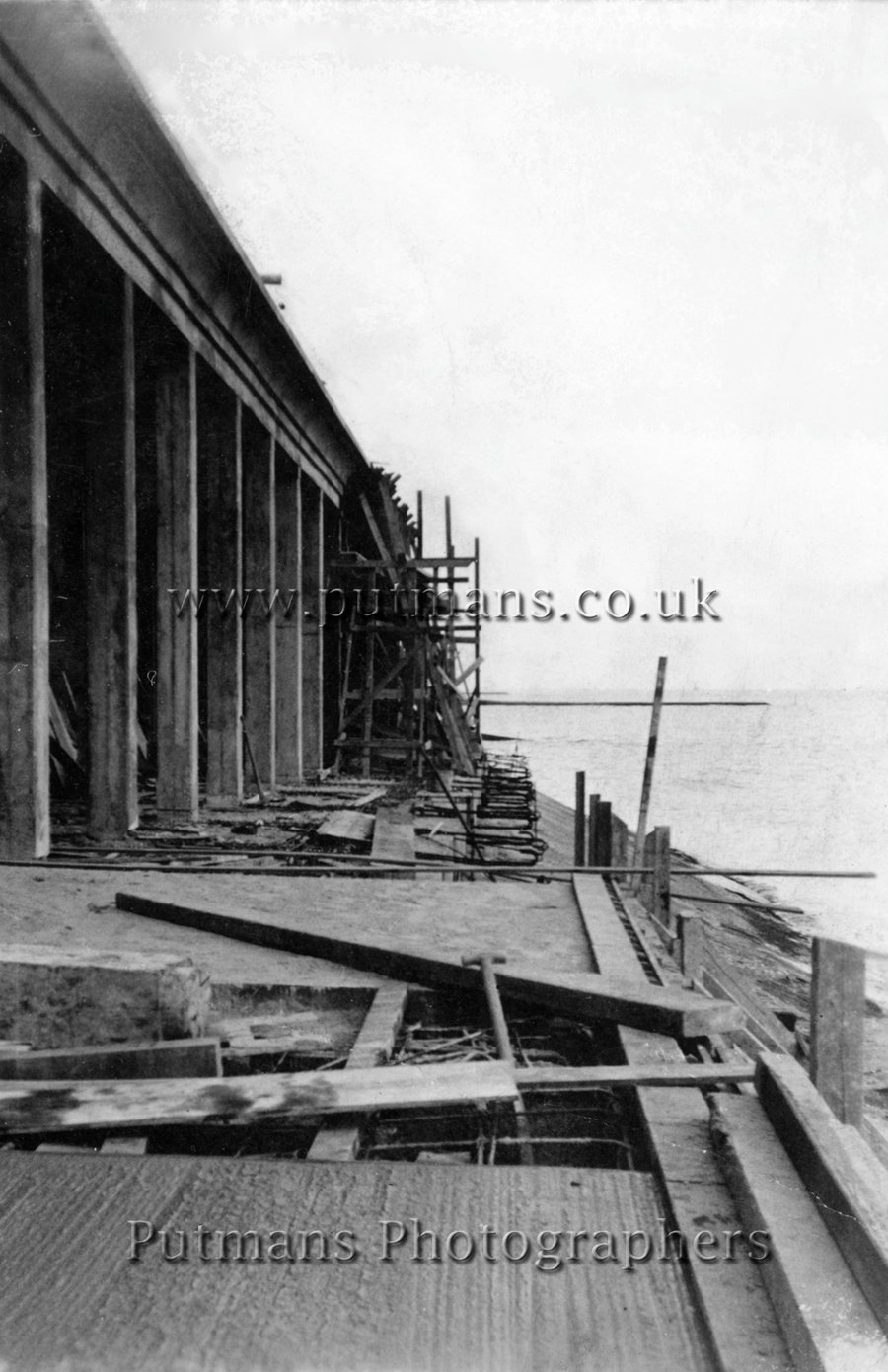 Ref 1074 Colonnade construction