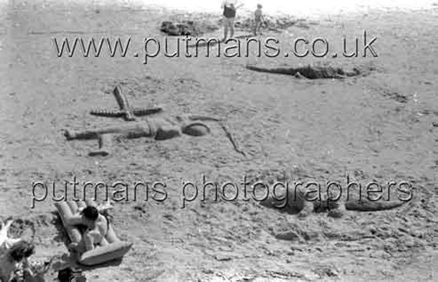 Ref 1554 Beach Art 1954