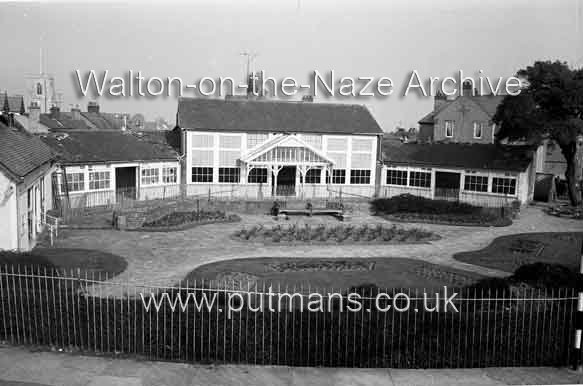 Ref 1917 Round Gardens 1966