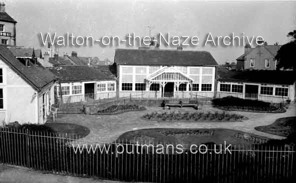 Ref 1919 Round Gardens 1966