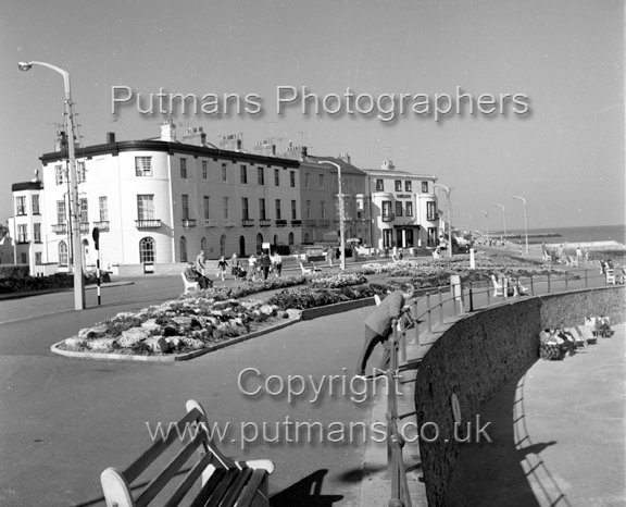 Ref 2085 Marine Gardens & Parade 1962. Mr Frank Putman in foreground