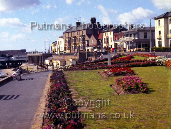 Ref 2105 Marine Gardens & Parade c1960