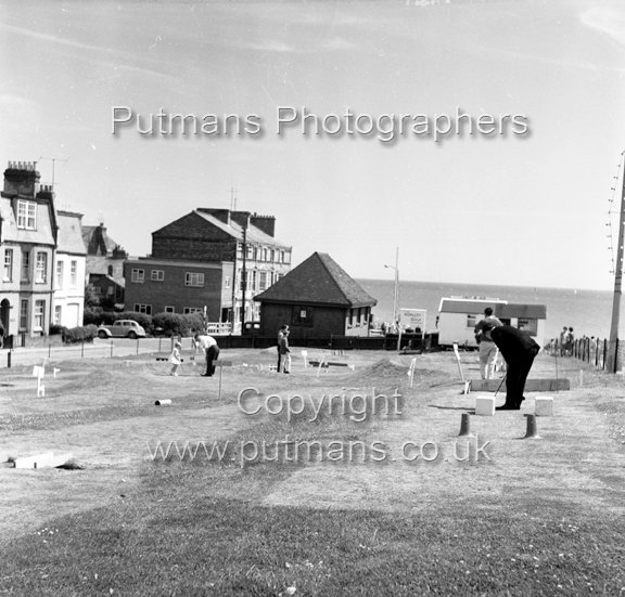 Ref 2285 Novelty Golf Course New Pier Street c1960