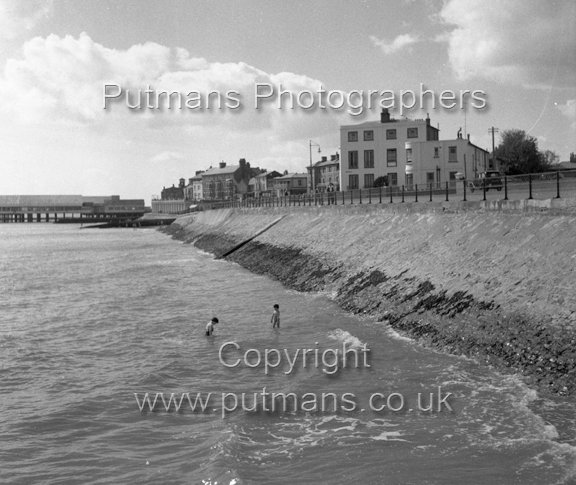 Ref 2733 Marine Parade from Albion Breakwater 1950
