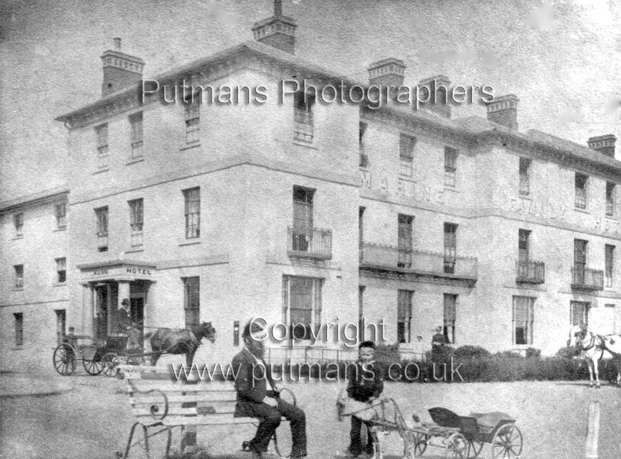 Ref 2914 Marine Hotel - Harold Polley & Mr Brooke in foreground