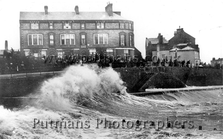 Ref 323 Bruff Terrace - Rough sea from the pier