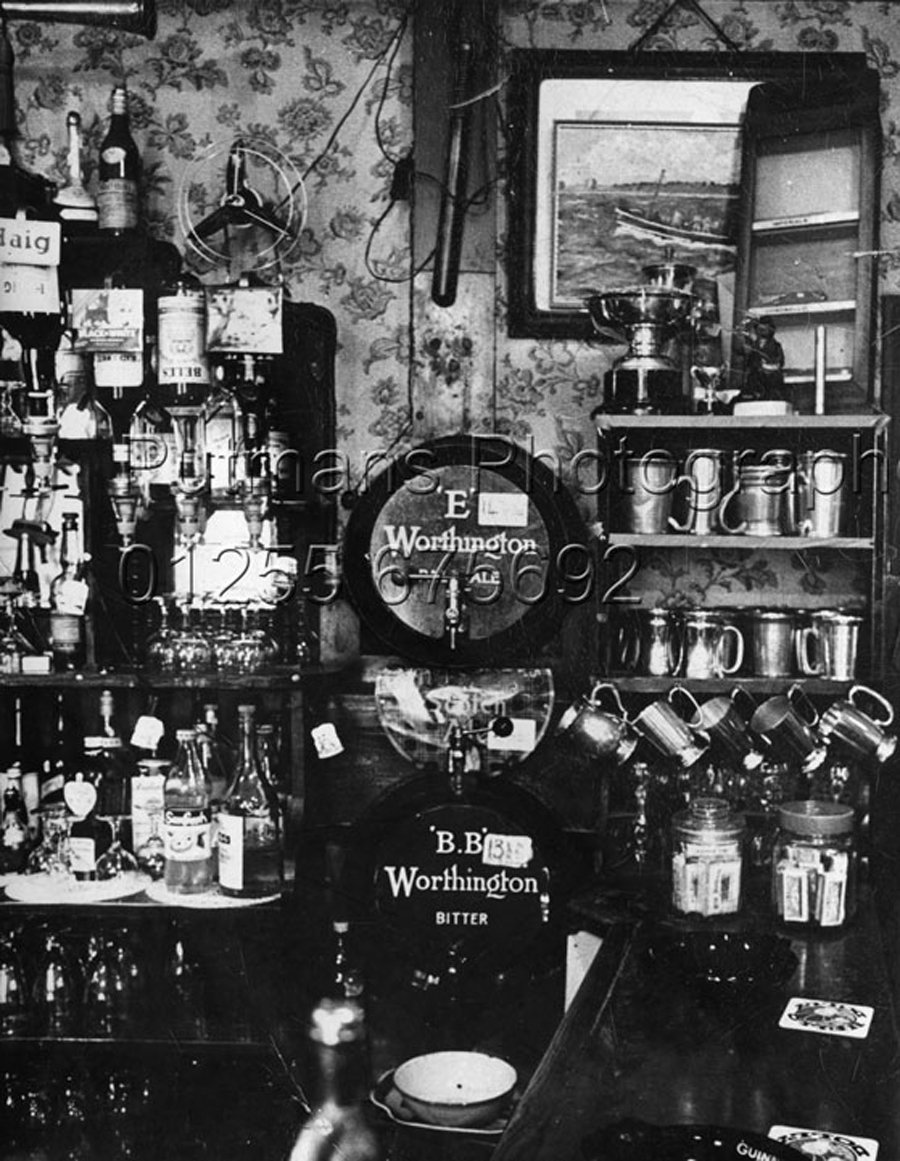 Ref 953 The Poona Bar Marine Hotel