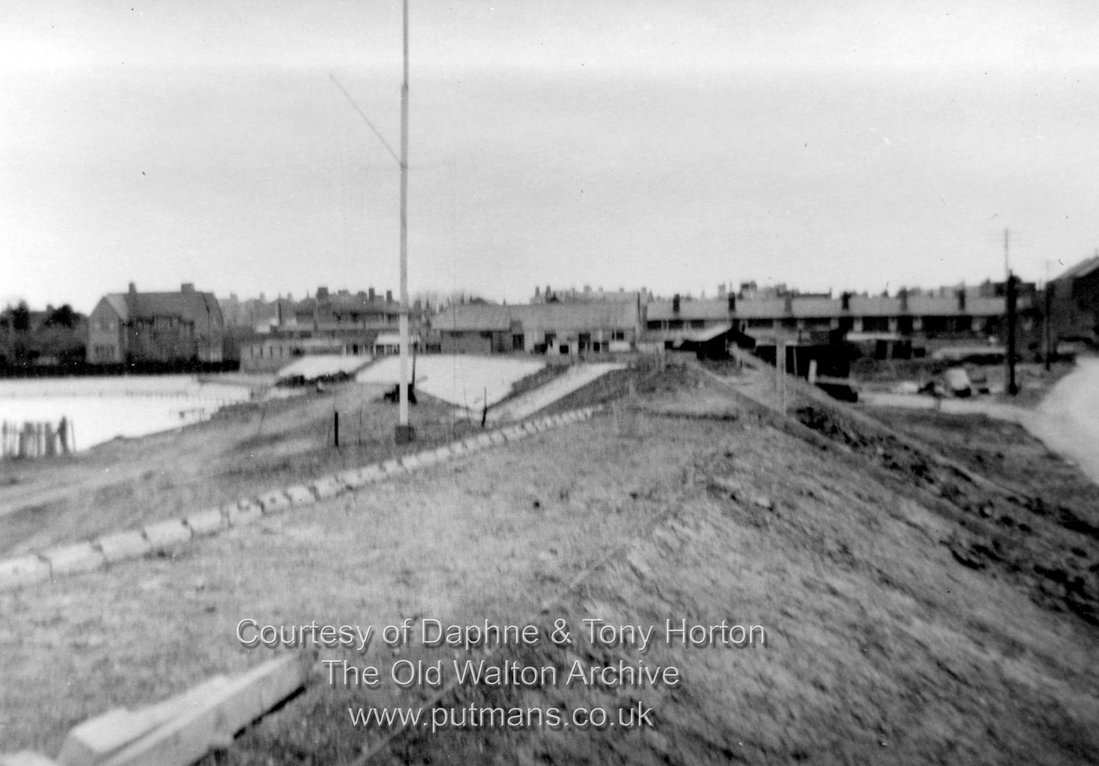Ref 3161 Building flood defences in Mill Lane c1954